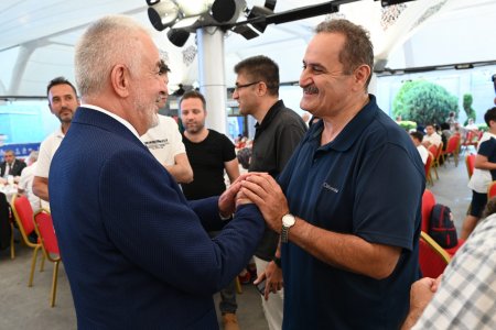 İstanbul’u gül kokuları sardı