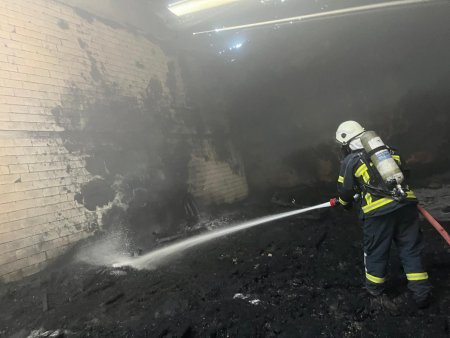 Soğuk hava deposu cayır cayır yandı