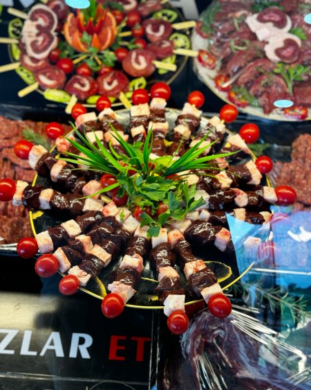 Korkmaz Et’in reyonları göz kamaştırıyor