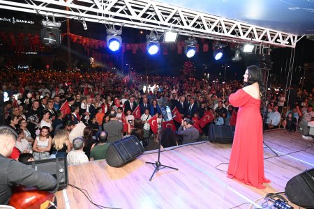 Zafer coşkusu Fahriye Kuru konseriyle yaşandı
