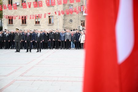 Atatürk; Saygı, minnet ve rahmetle anıldı
