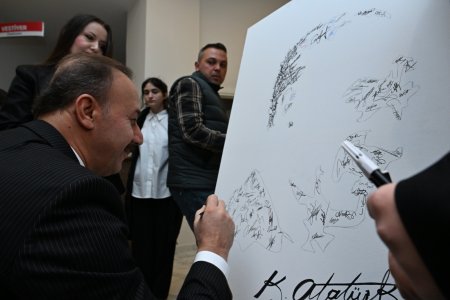Atatürk; Saygı, minnet ve rahmetle anıldı