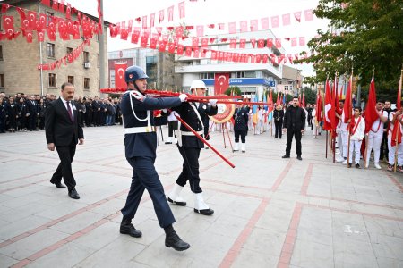 Atatürk; Saygı, minnet ve rahmetle anıldı