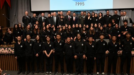 Atatürk; Saygı, minnet ve rahmetle anıldı