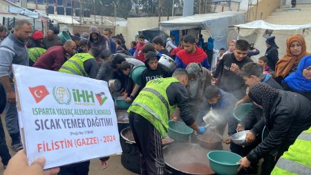 Gönüllere dokundular