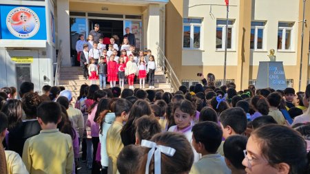 Minik öğrencilerden anlamlı kutlama