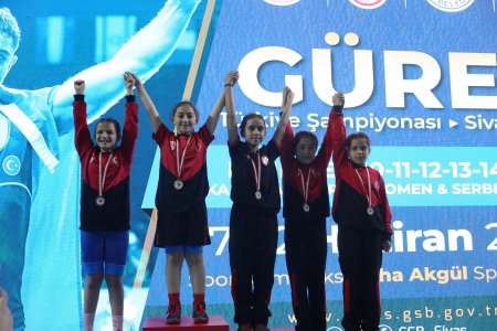 Ispartalı Minik Güreşçilerden Şampiyonada Büyük Başarı