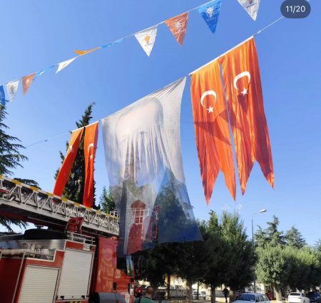 AK PARTİ teşkilatları ve belediyeleri Türk Bayraklarıyla donatıldı