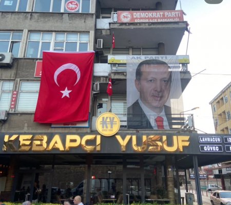 AK PARTİ teşkilatları ve belediyeleri Türk Bayraklarıyla donatıldı