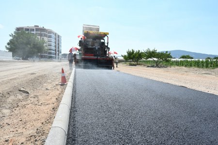 Asfalt ve kilit parke taşı çalışmaları sürüyor