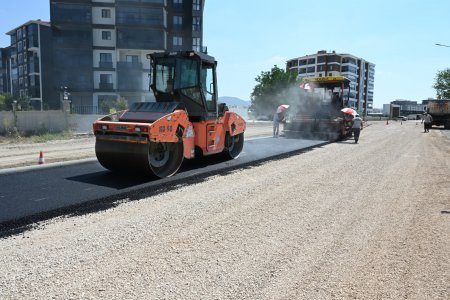 Asfalt ve kilit parke taşı çalışmaları sürüyor