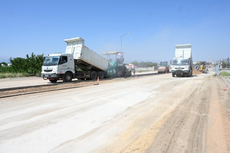Asfalt ve kilit parke taşı çalışmaları sürüyor