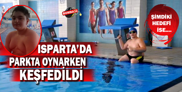  Parkta Oynarken  Keşfedildi ve...