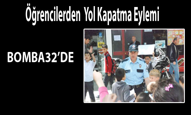 Öğrencilerden Yol Kapatma Eylemi