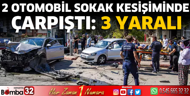 2 otomobil sokak kesişiminde çarpıştı: 3 yaralı