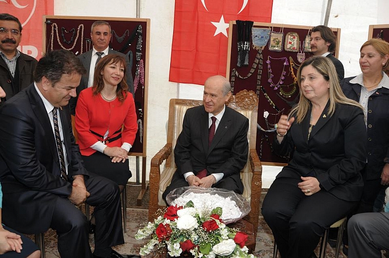 BAHÇELİ ISPARTA STANDINDA..