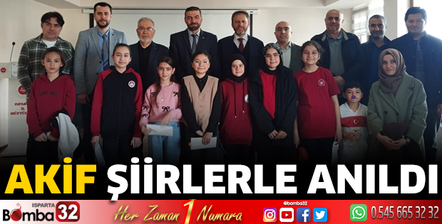 Akif şiirlerle anıldı