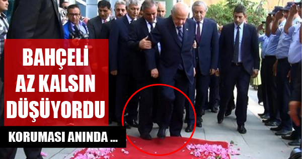 Bahçeli, Demirel'in Cenazesinde Az Kalsın Düşüyordu