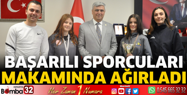 Başarılı sporcuları makamında ağırladı