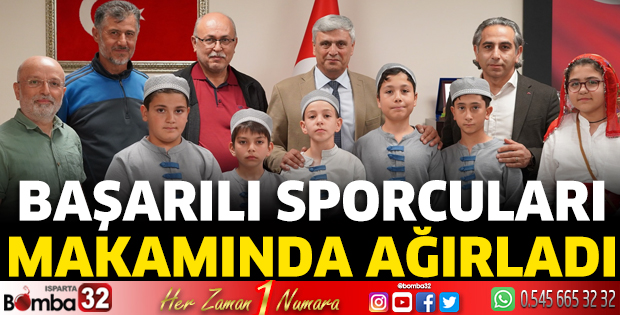 Başarılı sporcuları makamında ağırladı