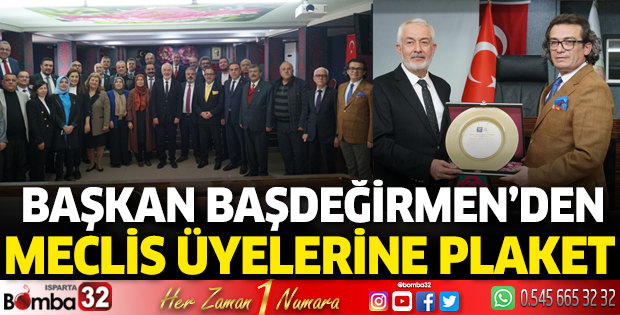 Başkan Başdeğirmen’den, meclis üyelerine plaket 