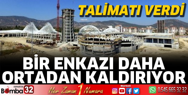 Başkan bir enkazı daha ortadan kaldırıyor