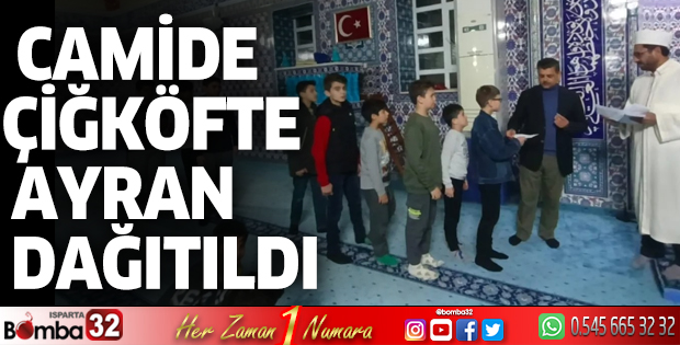 Camide çiğköfte ayran dağıtıldı