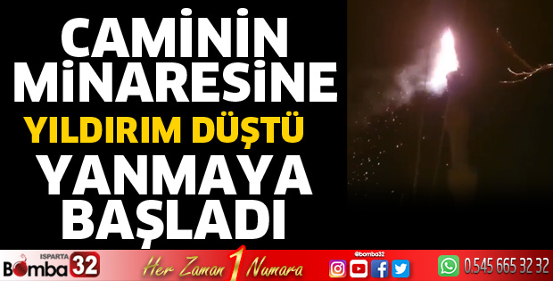 Caminin minaresine yıldırım düştü
