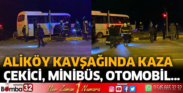 Çekici, minibüs ve otomobil kavşakta çarpıştı