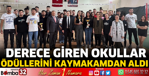 Dereceye giren okullar ödüllerini kaymakamdan aldı