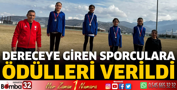 Dereceye giren sporculara ödülleri verildi