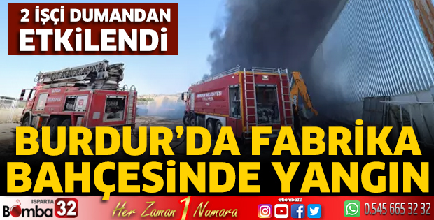 Fabrika bahçesinde yangın; 2 işçi dumandan etkilendi