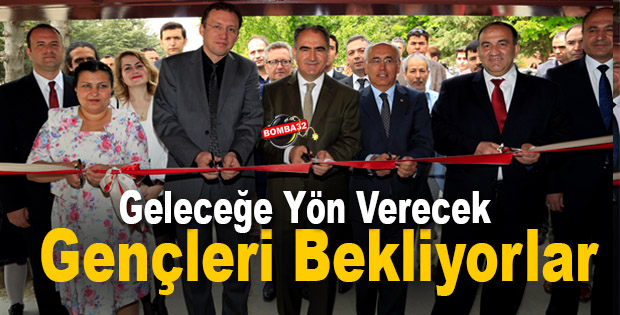 Geleceğe Yön Verecek Gençleri Bekliyorlar