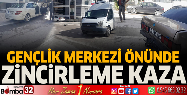 Gençlik merkezi önünde zincirleme kaza