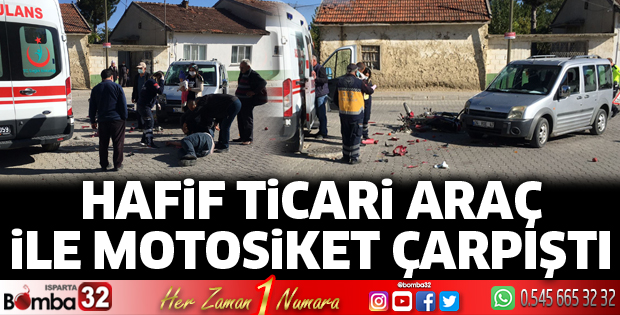 Hafif ticari araç ile motosiklet çarpıştı