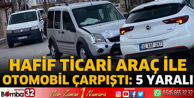 Hafif ticari araç ile otomobil çarpıştı: 5 Yaralı 
