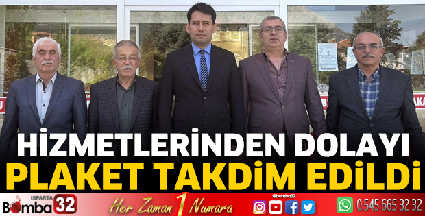 Hizmetlerinden dolayı plaket takdim edildi