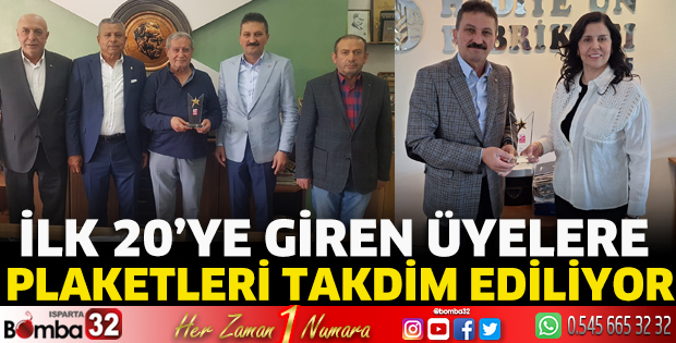 İlk 20’ye giren üyelere plaketleri takdim ediliyor