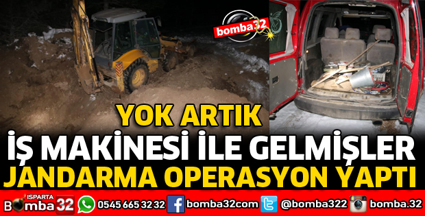 İŞ MAKİNESİ İLE KAÇAK KAZI YAPARKEN YAKALANDILAR