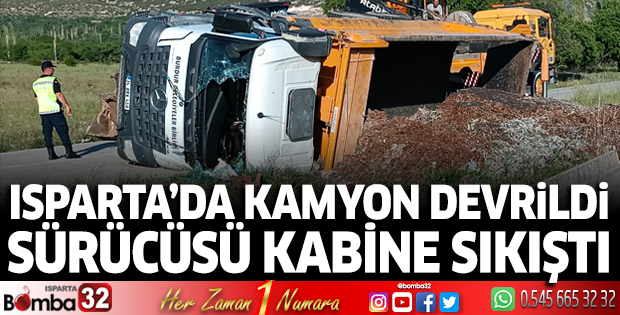 Isparta’da kamyon devrildi   