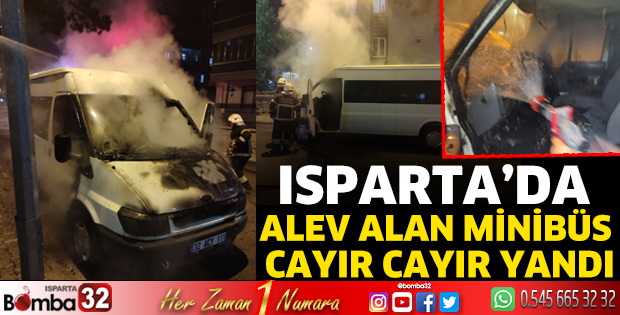 Isparta'da alev alan minibüs cayır cayır yandı
