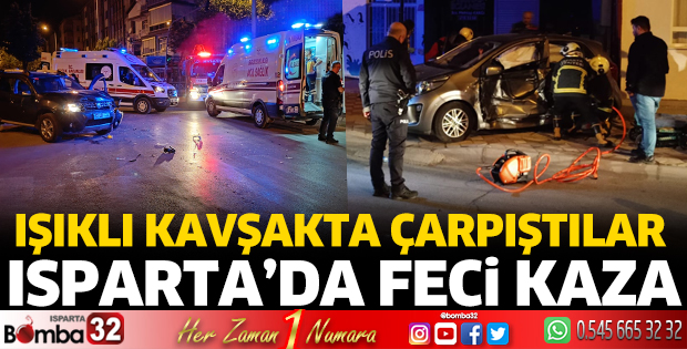 Isparta'da hafif ticari araç ile otomobil çarpıştı