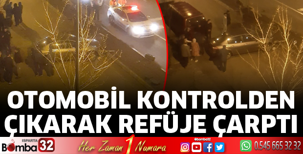 Isparta'da otomobil refüje çarptı