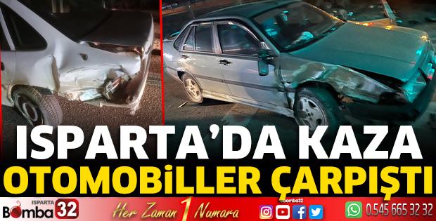 Isparta'da otomobiller çarpıştı