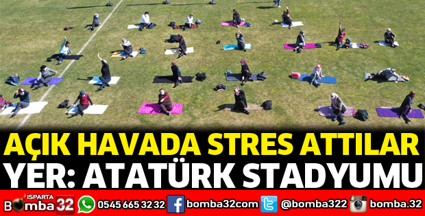 Kadınlara açık havada pilates ve yoga
