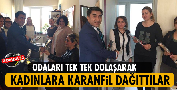 KADINLARA KARANFİL DAĞITTILAR