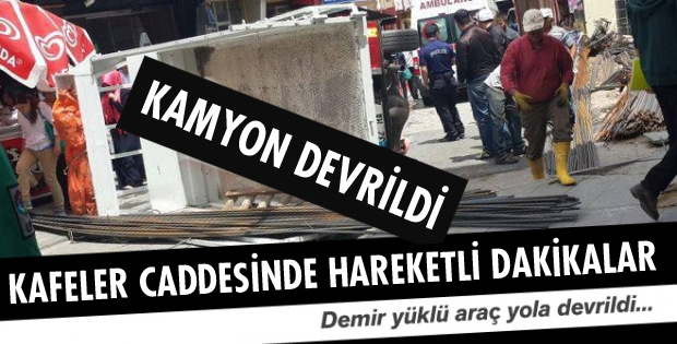 KAFELER CADDESİNDE KAMYON DEVRİLDİ