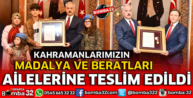 KAHRAMANLARIMIZIN MADALYA VE BERATLARI AİLELERİNE TAKDİM EDİLDİ