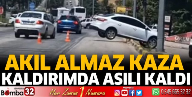 Kaldırımda asılı kaldı
