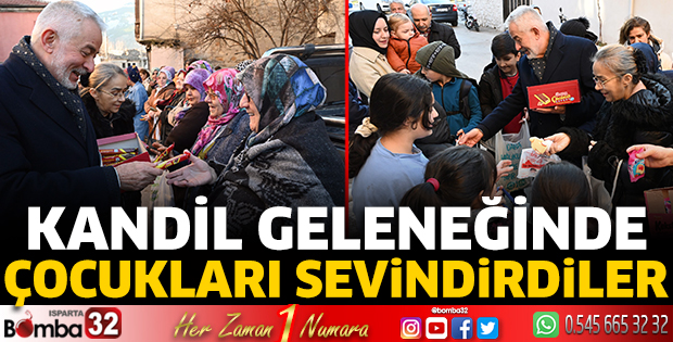 Kandil geleneğinde çocukları sevindirdiler
